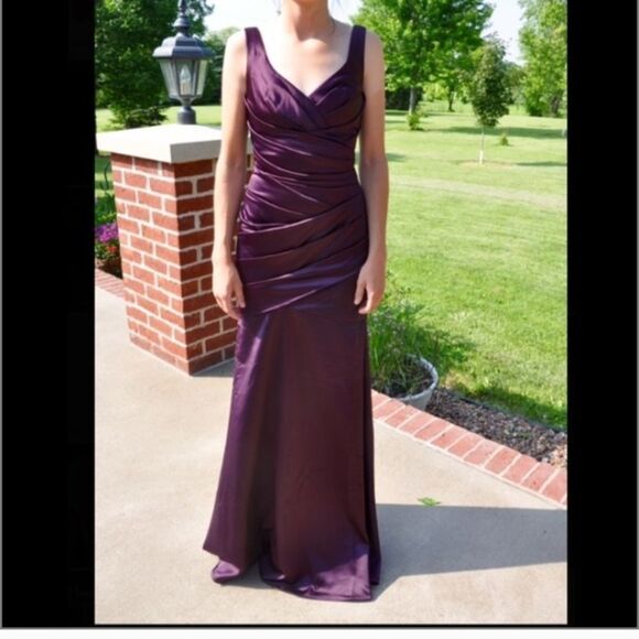 David's Bridal Deep Purple Satin V Neck Ruched Sleeveless Gown sz 10 - Picture 6 of 13